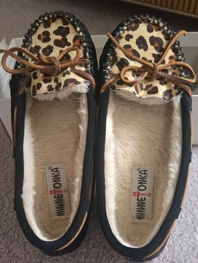Minnetonka Black and Leopard Faux-Fur Moccasins